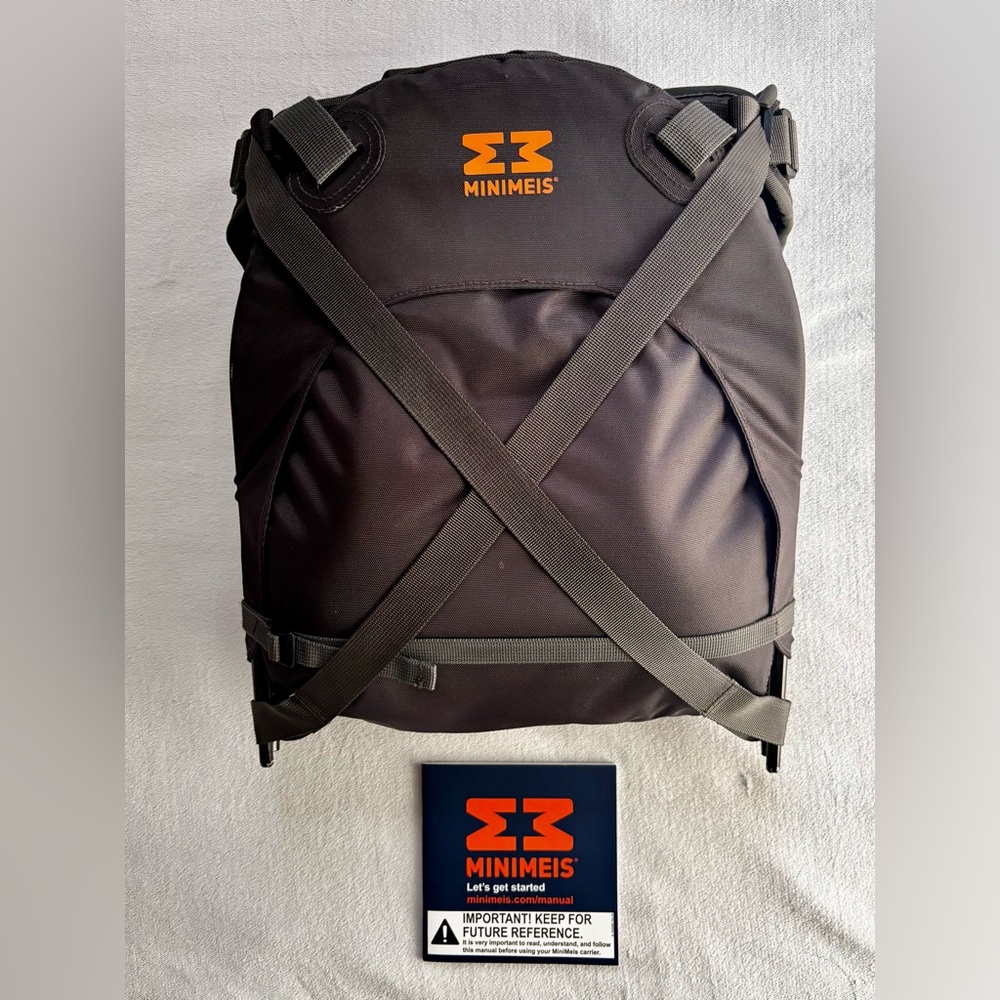 Minimeis Shoulder Carrier in Black